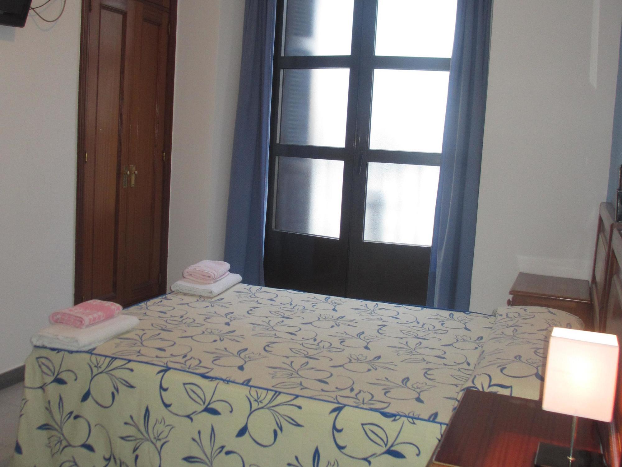 Hostal Pan America Мадрид Екстериор снимка